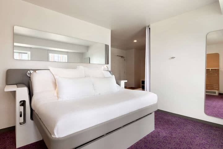 Room 6 of 49